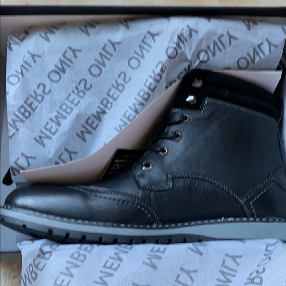 Members Only Men's Black Legacy Wingtip Boot - Picture 3 of 9